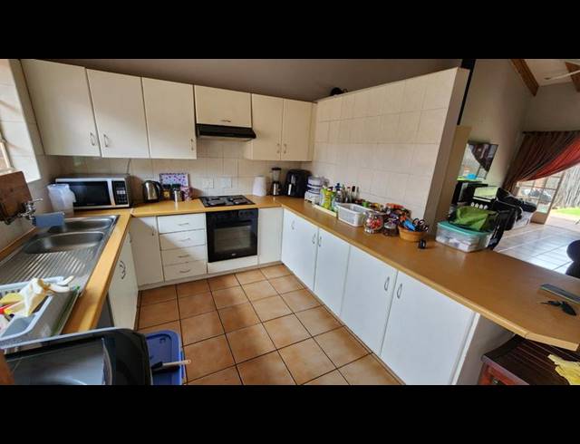 2 BEDROOM TOWNHOUSE FOR SALE IN MONTANA PARK